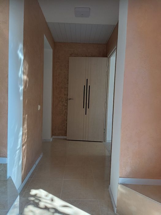 Продам будинок з  якісним  ремонтом .