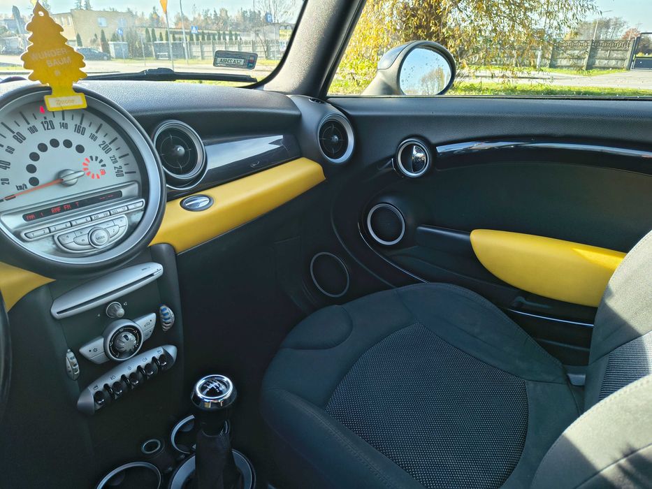 Mini Cooper r 56 2007 r żółty 1.6 benzyna alusy
