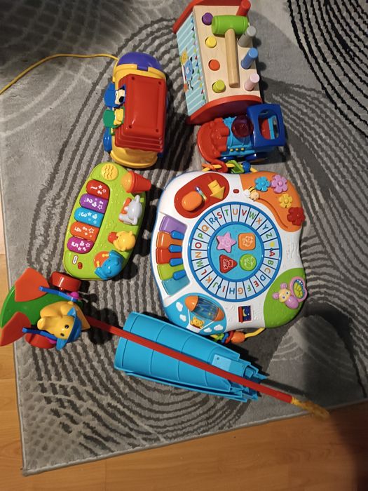 Zestaw zabawek dziecięcych.