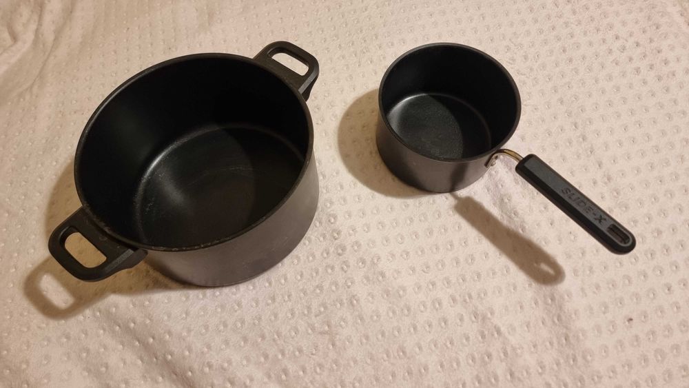 Кастрюля тефлоновые диаметром 25 см