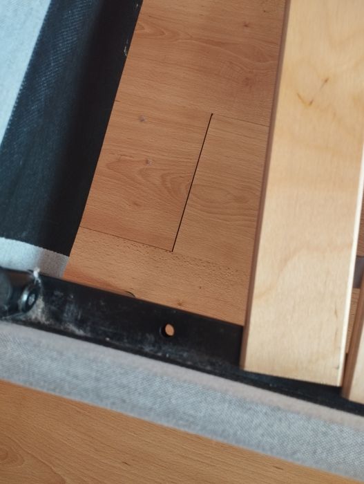 Vende-se cama com estrado