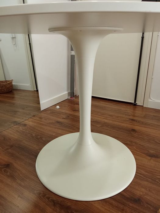 White Round Table64729956054145122