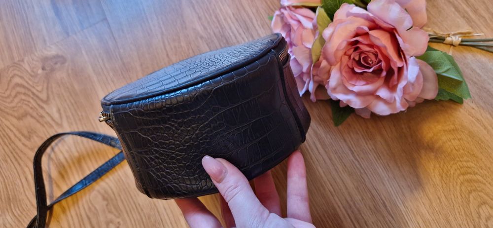 Torebka okrągła, imitacja skóry krokodyla