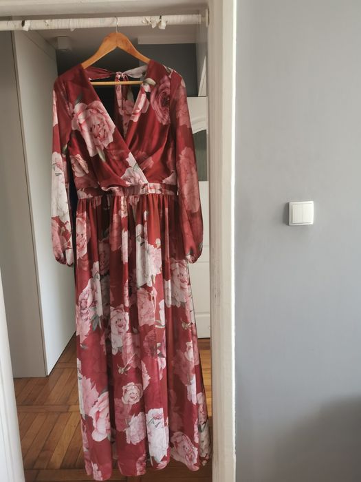 Sukienka czerwona w kwiaty
