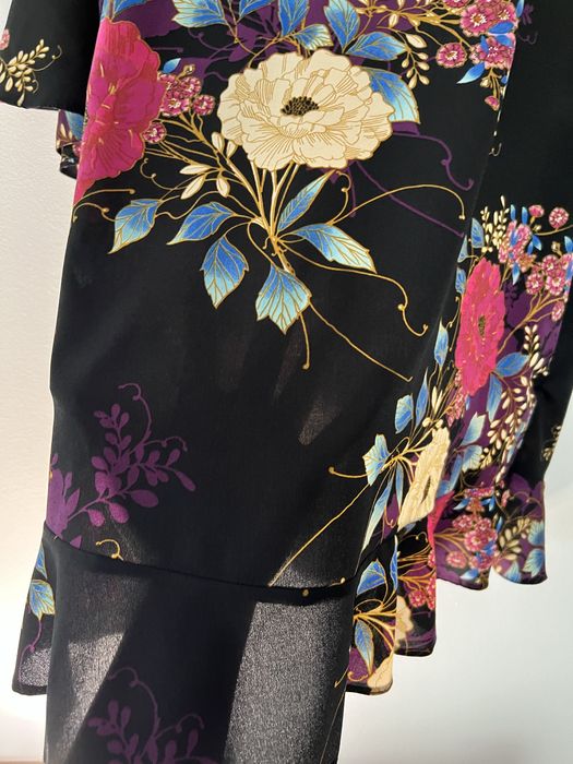 kwiatowa sukienka z długim rękawem i falbaną Tatuum L 40