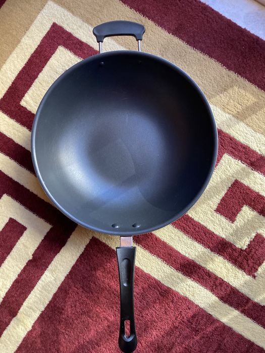 Panela wok praticamente novo