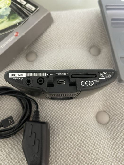 Продам навігатор томтом.