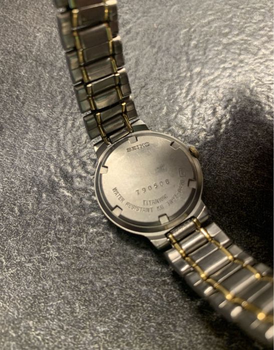 Жіночий кварцовий годинник Seiko Titanium