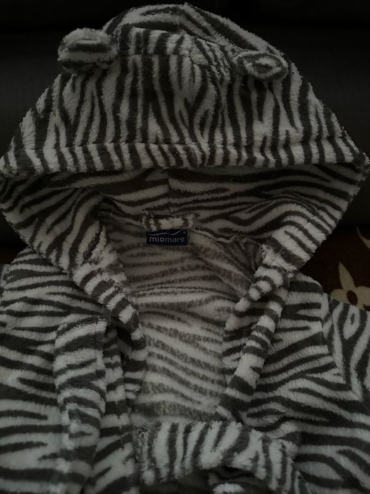 Szlafrok dla chłopca z kapturem i kieszeniami miś w paski zebra