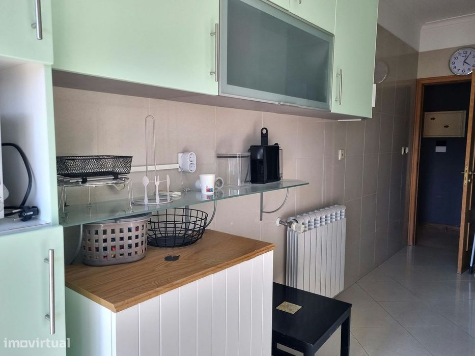 Excelente Apartamento T2 Para Arrendar Em São Domingos De Benfica