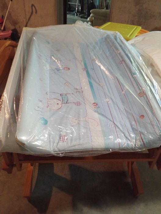 Troca fraldas em madeira