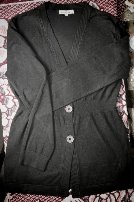 Віддам приталену теплу кофтинку на гудзиках, розмір L