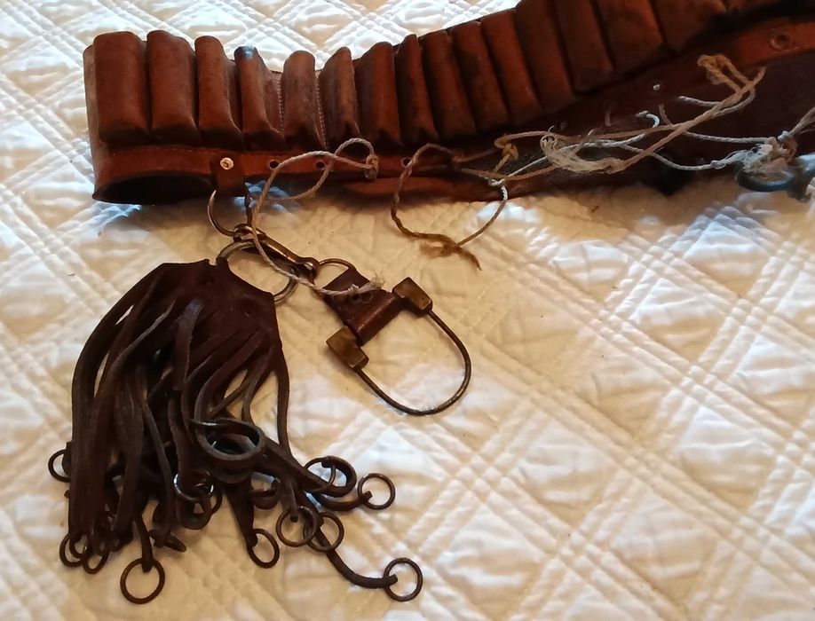 Colete de Caça antigo em pele e cartucheira