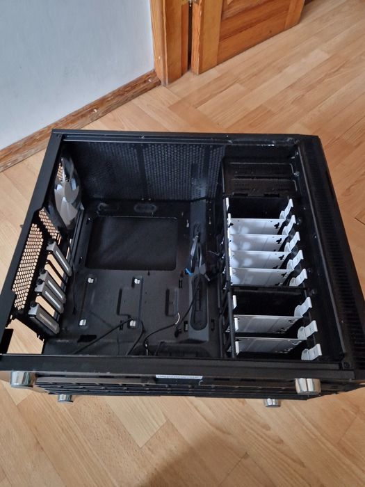FRACTAL DESIGN брендовий корпус для компьютера з шумоізоляцією 8hdd