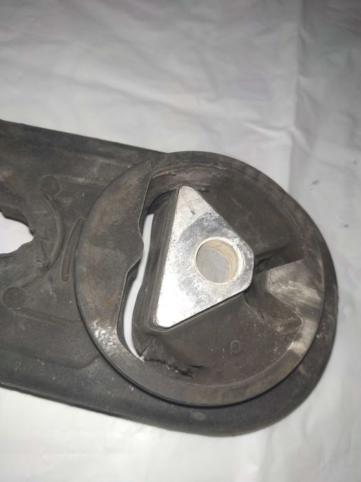 Опора двигуна (подушка/гітара) 11360ED000 Nissan Tiida C11/ Note