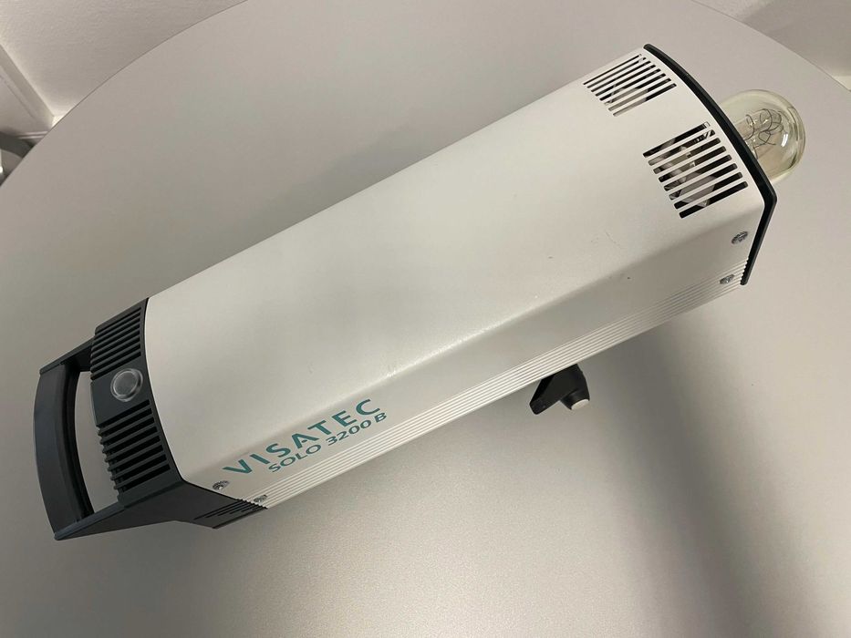 3 Cabeças de Luz Visatec Solo 3200B, 3 tripés e 1 campânula