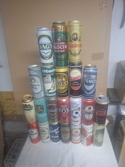 Kolekcja puszek po piwie w ilosci 297 sztuk .