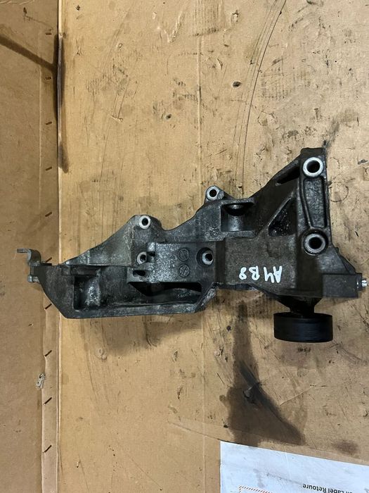 Podstawa łapa alternatora Audi A4 B8 2.0 TDI 03L903143R