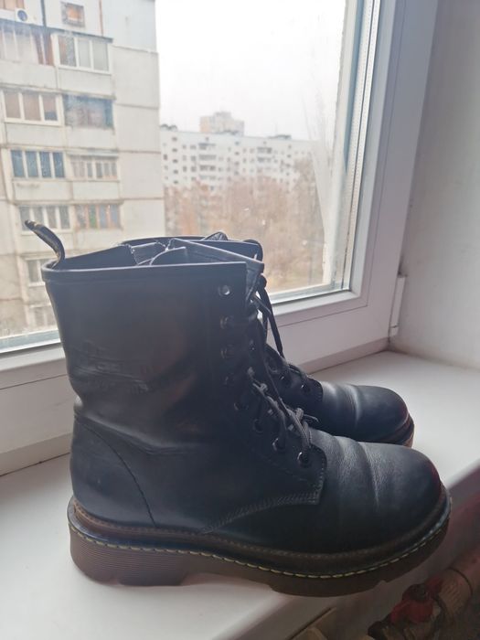 Продам новые зимние женские кожанные ботинки