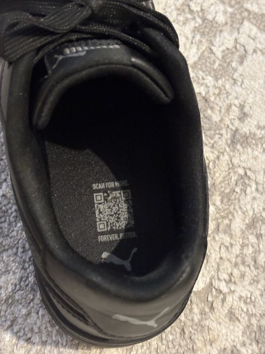 Продам майже нові кросівки Puma
