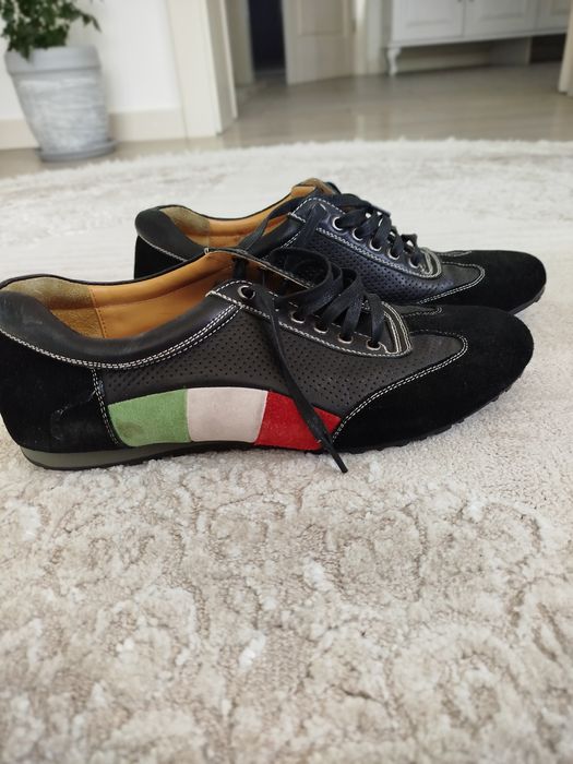 Продам кросівки нові