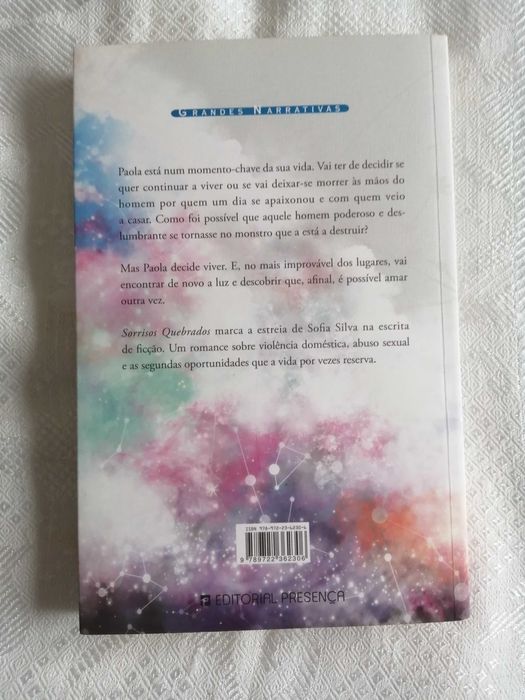 Livro Sorrisos Quebrados de Sofia Silva