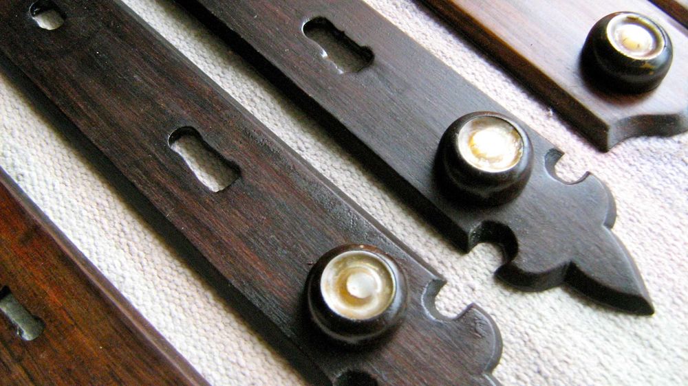 Espelhos de porta em pau preto