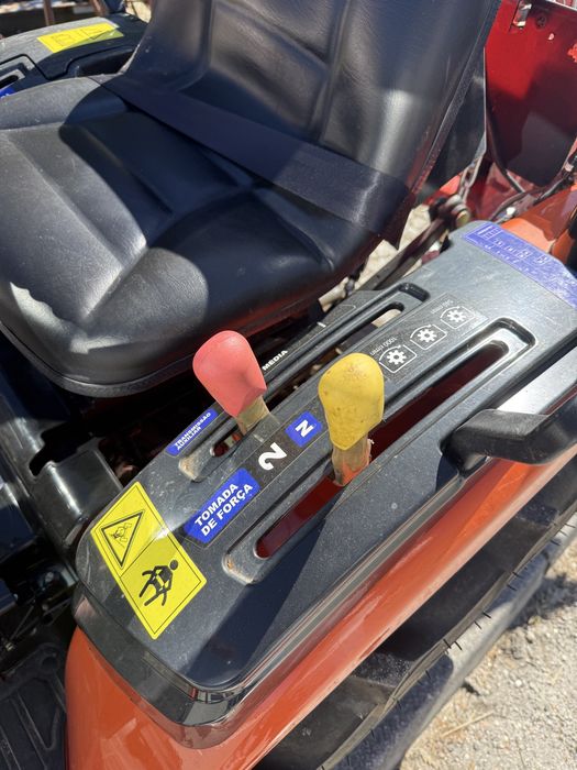 Trator Hinomoto HM30-20 + Charrua OFERTA | 20cv | 4x4