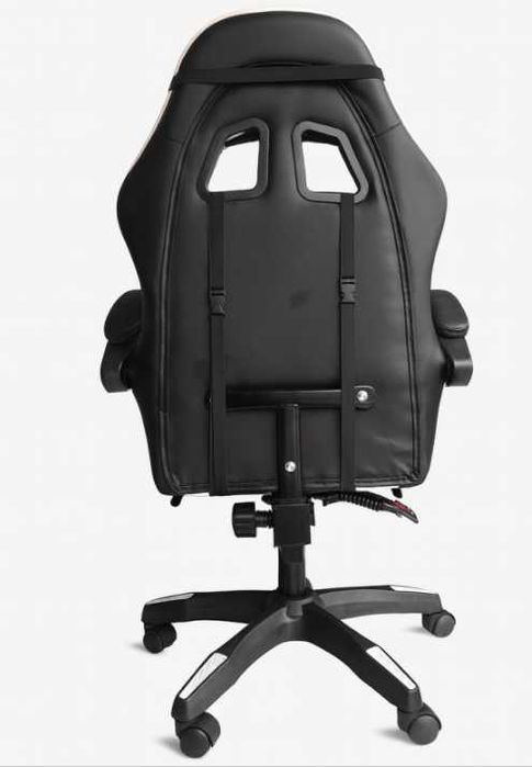 Fotel gamingowy STRIKER ONE obrotowy z podnóżkiem i regulacją