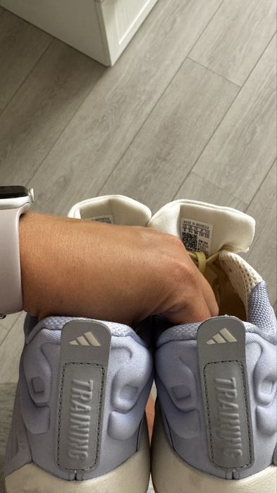 Кросівки Adidas жіночі