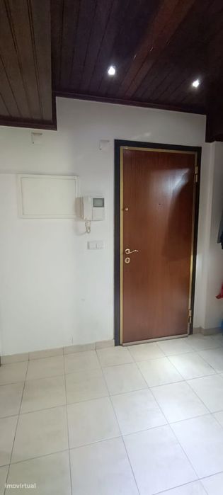 Excelente T3 com terraço e duas garagens!