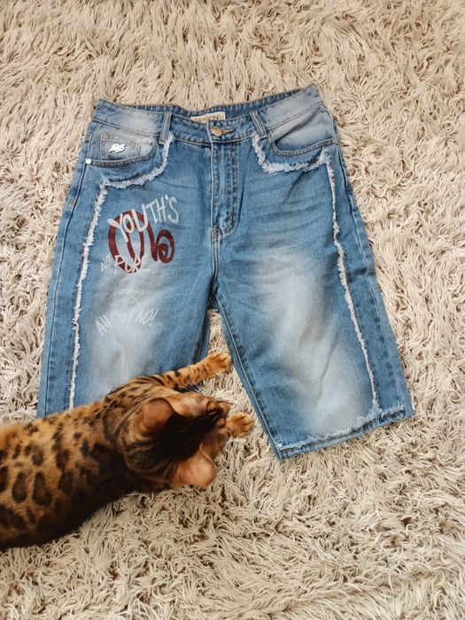 Оригінальні джинсові бриджі з ремінем