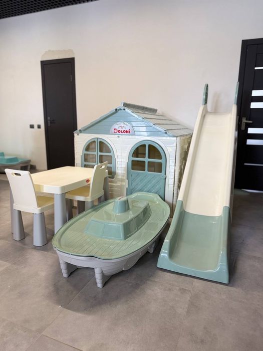 Набір дитячий будиночок гірка пісочниця стіл та стільці гойдалка