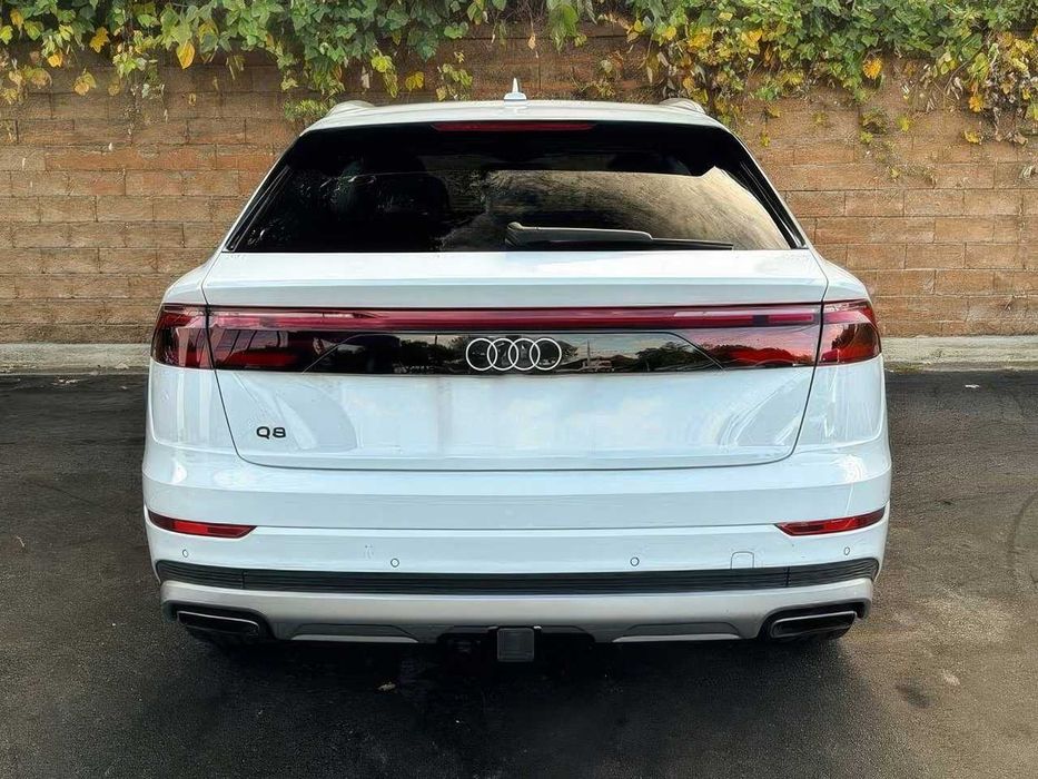 Audi Q8 quattro Premium Plus      2025