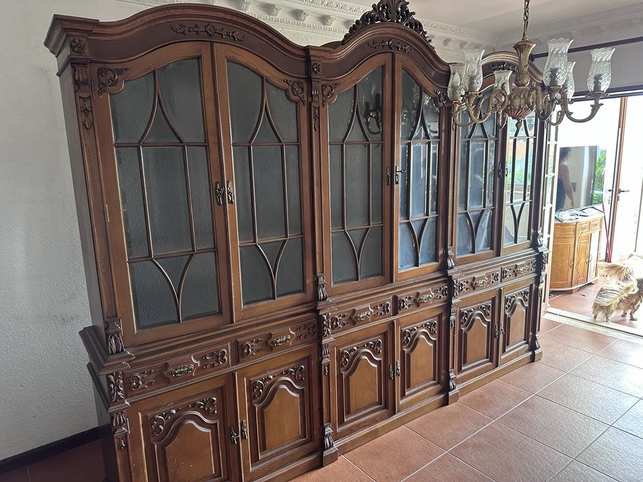 Movel de sala antigo com cerca de 4 metros