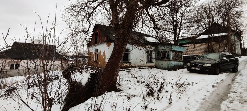 Продам земельну ділянку з старим будинком