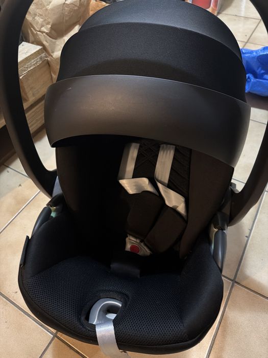 Fotelik Cybex cloud T + adaptery