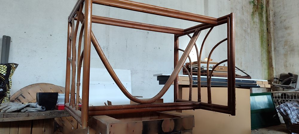 Mesa de bambu sem tampo de vidro