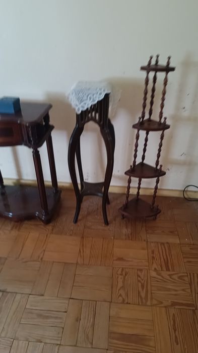 Vários móveis em bom estado como se vê nas fotos