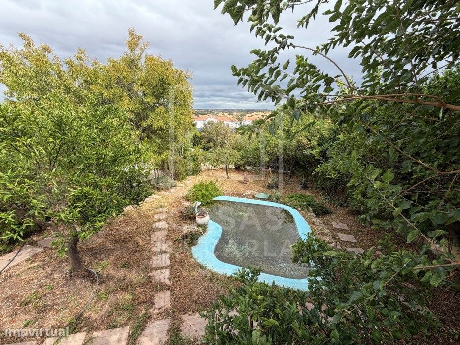 Propriedade T3 com Anexo T1+1 completamente renovada e jardim com 1...