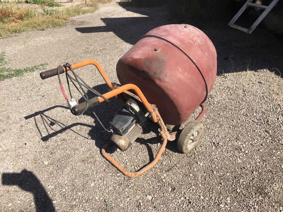 Продам бетономешалку Altrad Belle Minimix 150 (электрическая, редукторная)