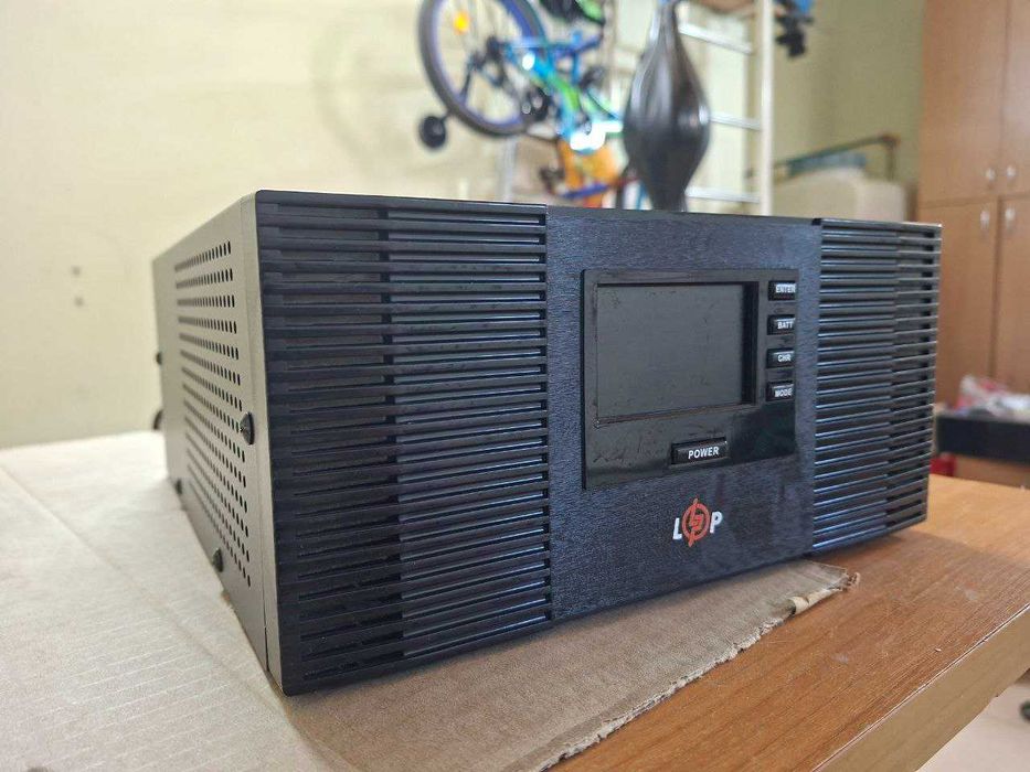 ДБЖ з правильною синусоїдою 12V LPM (на гарантії)-PSW-1500VA (1050Вт)