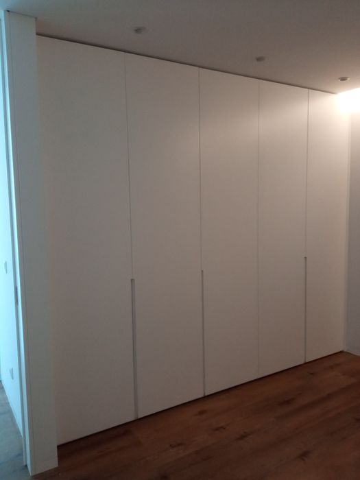 Cozinhas por medida, roupeiros.