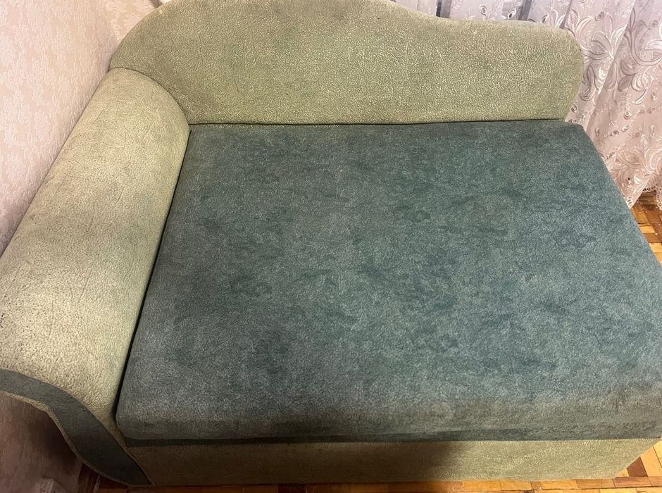 Продам диван-кубик, крісло ррзкладне