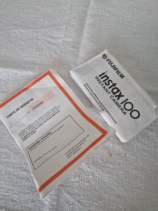 Fujifilm Instax 100 Wide em caixa e com manuais
