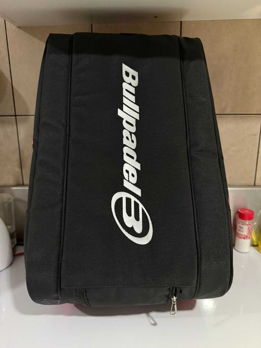 Saco de padel Bullpadel Performance.