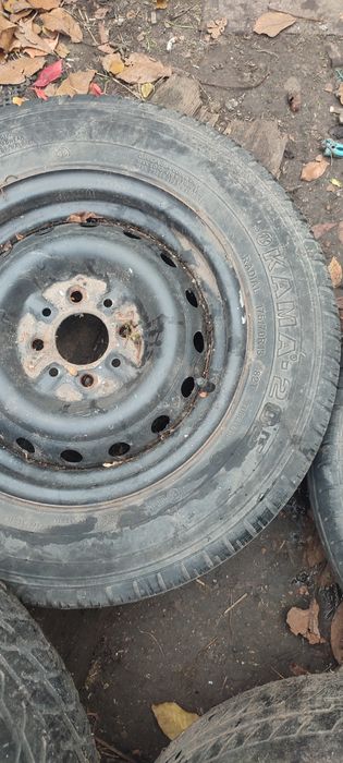 Продам диски з гумою ВАЗ R13 4*98 ЦІНА ЗА 4 ШТ.