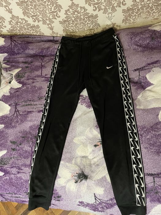 Спортивні штани nike з лампасами