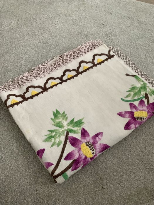 Obrus haftowany ,wyszywany lniany hand made recznie robiony