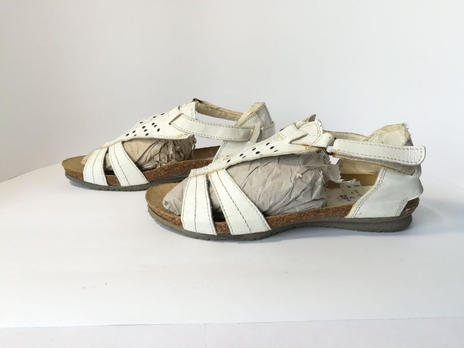 Срочно продам Босоножки белые "VERA PELLE" новые